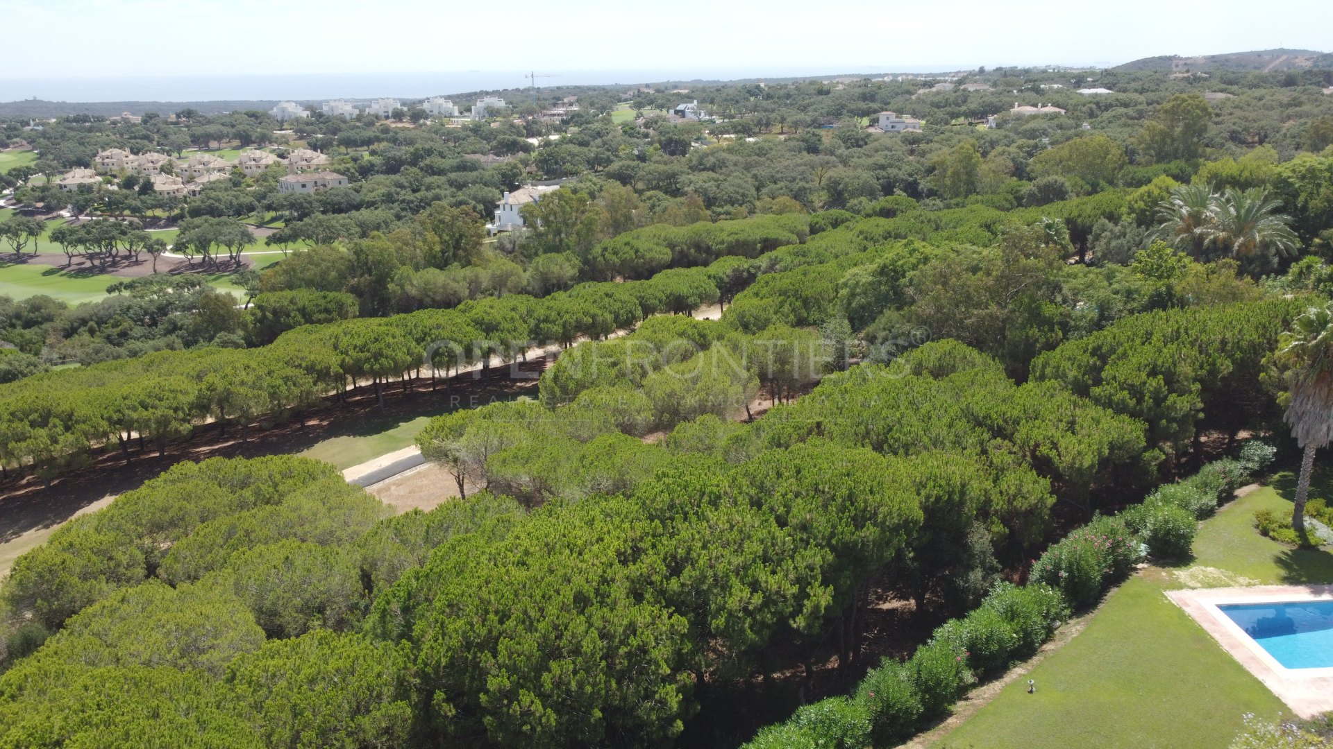 Terrain avec vue sur la mer et le golf à Sotogrande