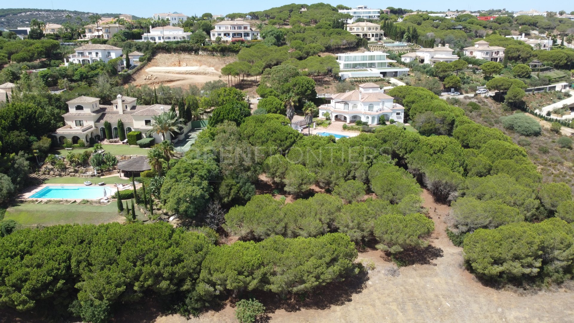 Terrain avec vue sur la mer et le golf à Sotogrande