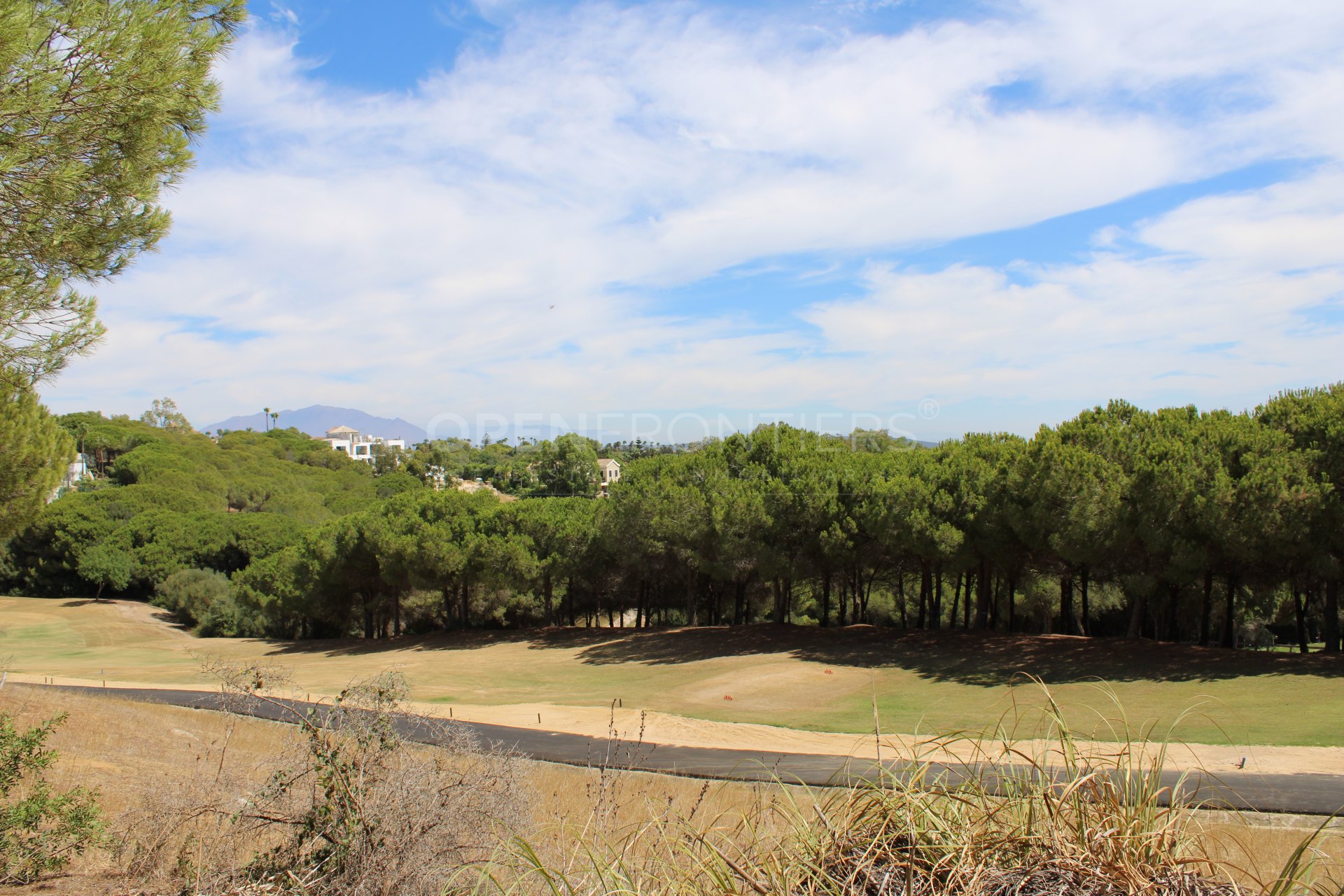 Terrain avec vue sur la mer et le golf à Sotogrande