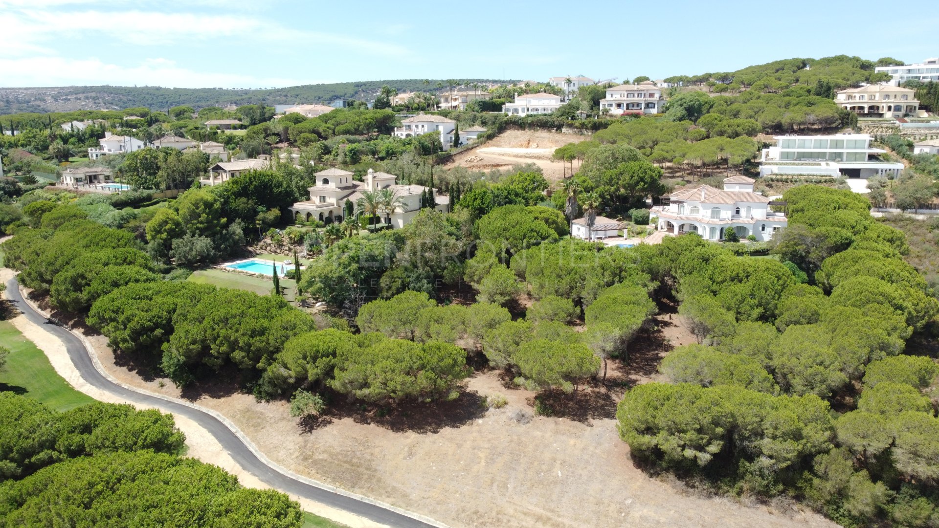Terrain avec vue sur la mer et le golf à Sotogrande
