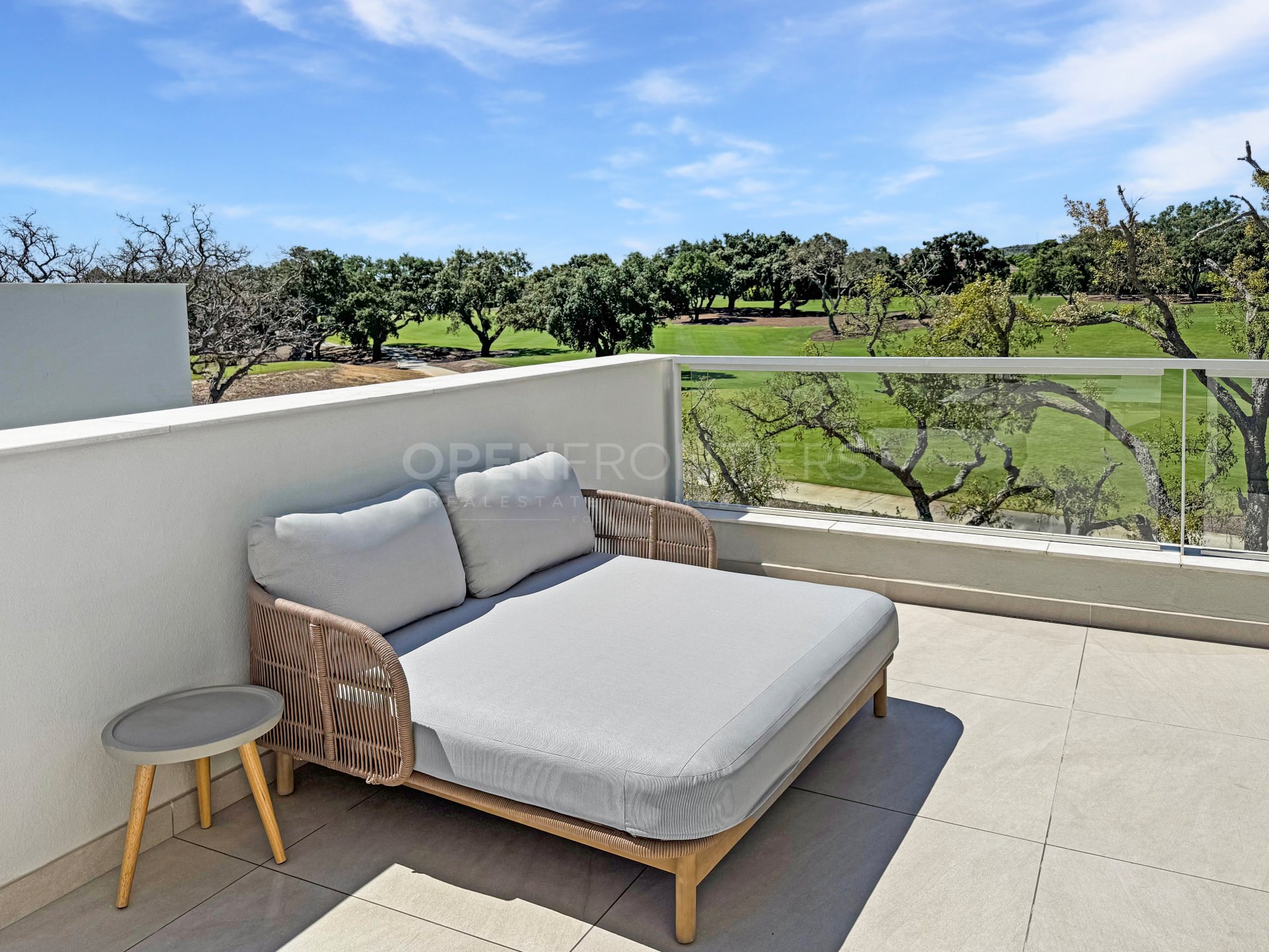 Duplex penthouse in Emerald Greens, San Roque Club | Sea & Golf Views