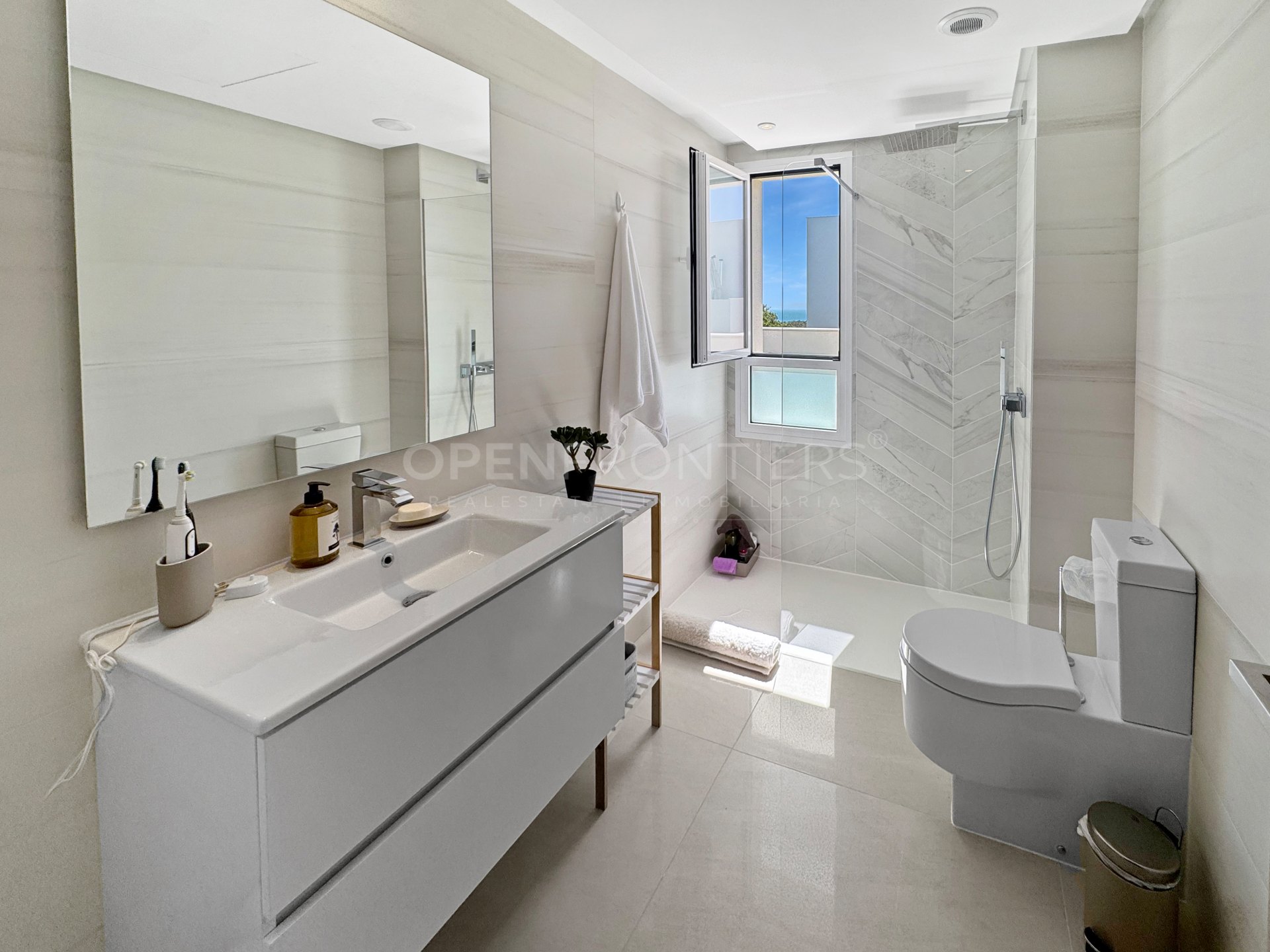 Duplex penthouse in Emerald Greens, San Roque Club | Sea & Golf Views