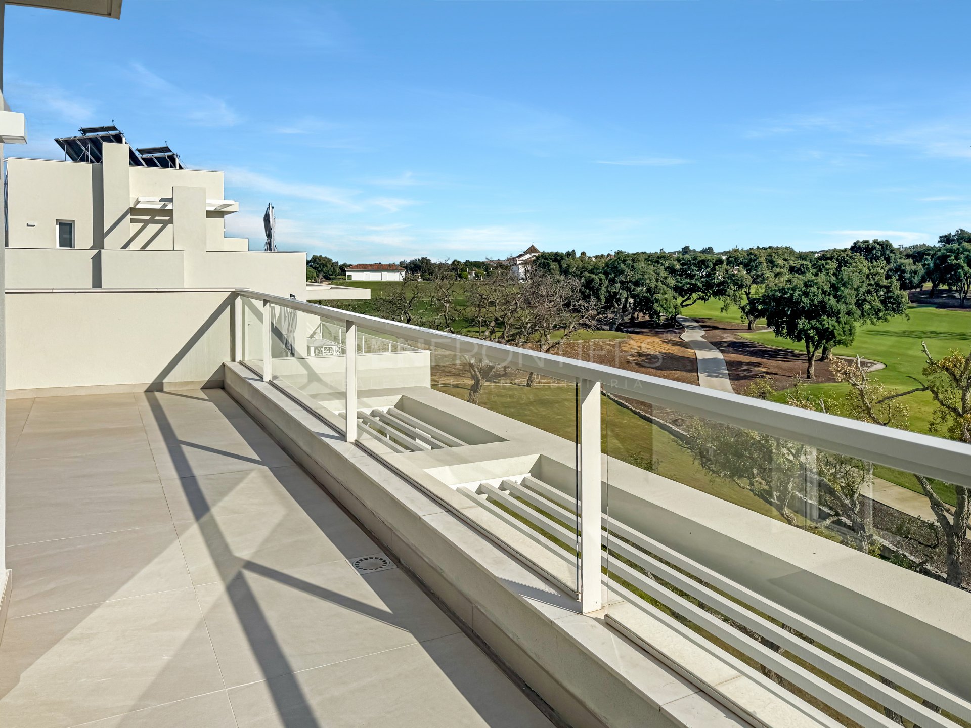 Duplex penthouse in Emerald Greens, San Roque Club | Sea & Golf Views