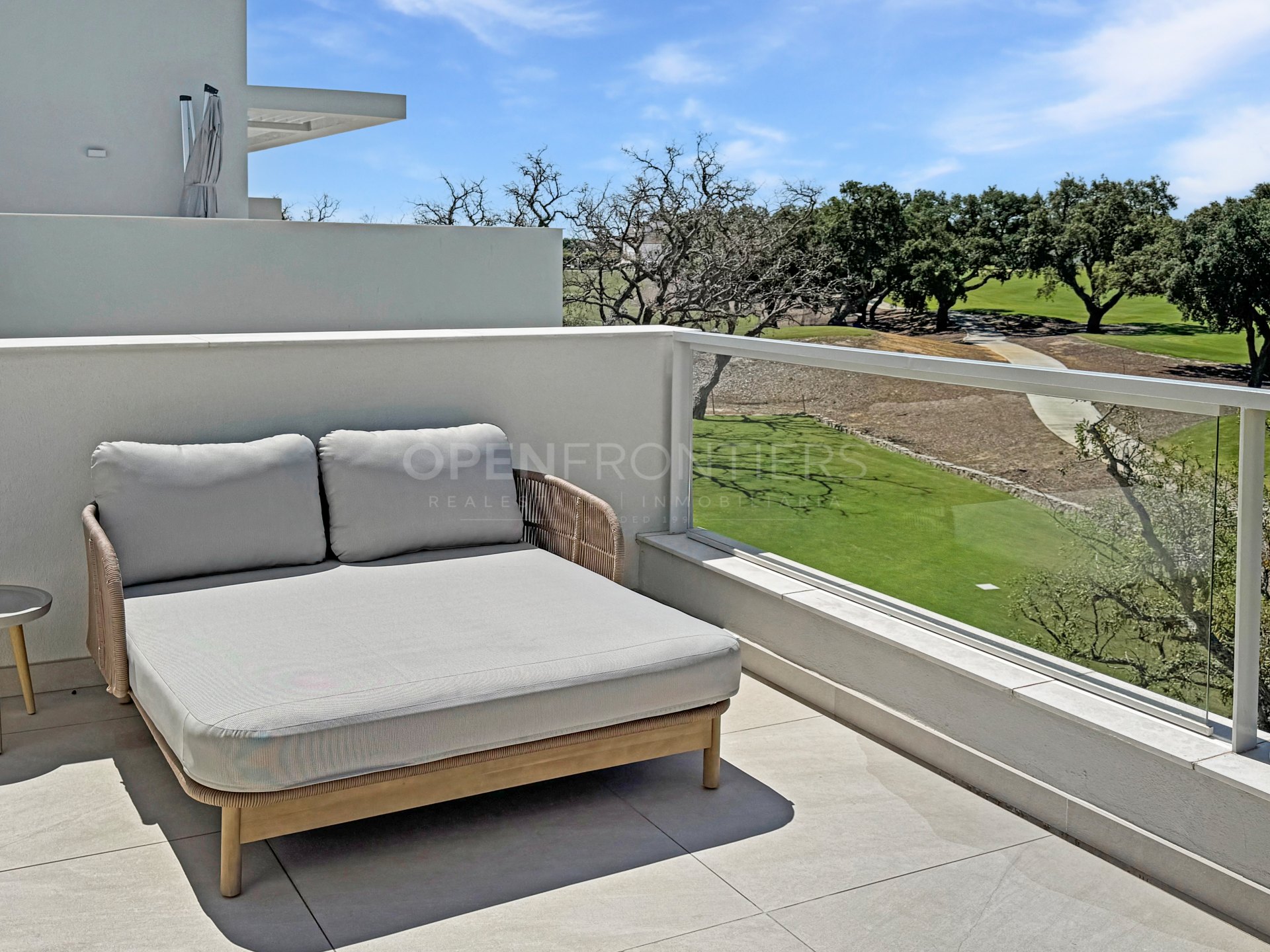 Duplex penthouse in Emerald Greens, San Roque Club | Sea & Golf Views
