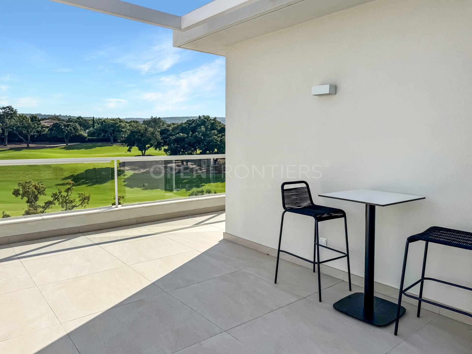 Duplex penthouse in Emerald Greens, San Roque Club | Sea & Golf Views