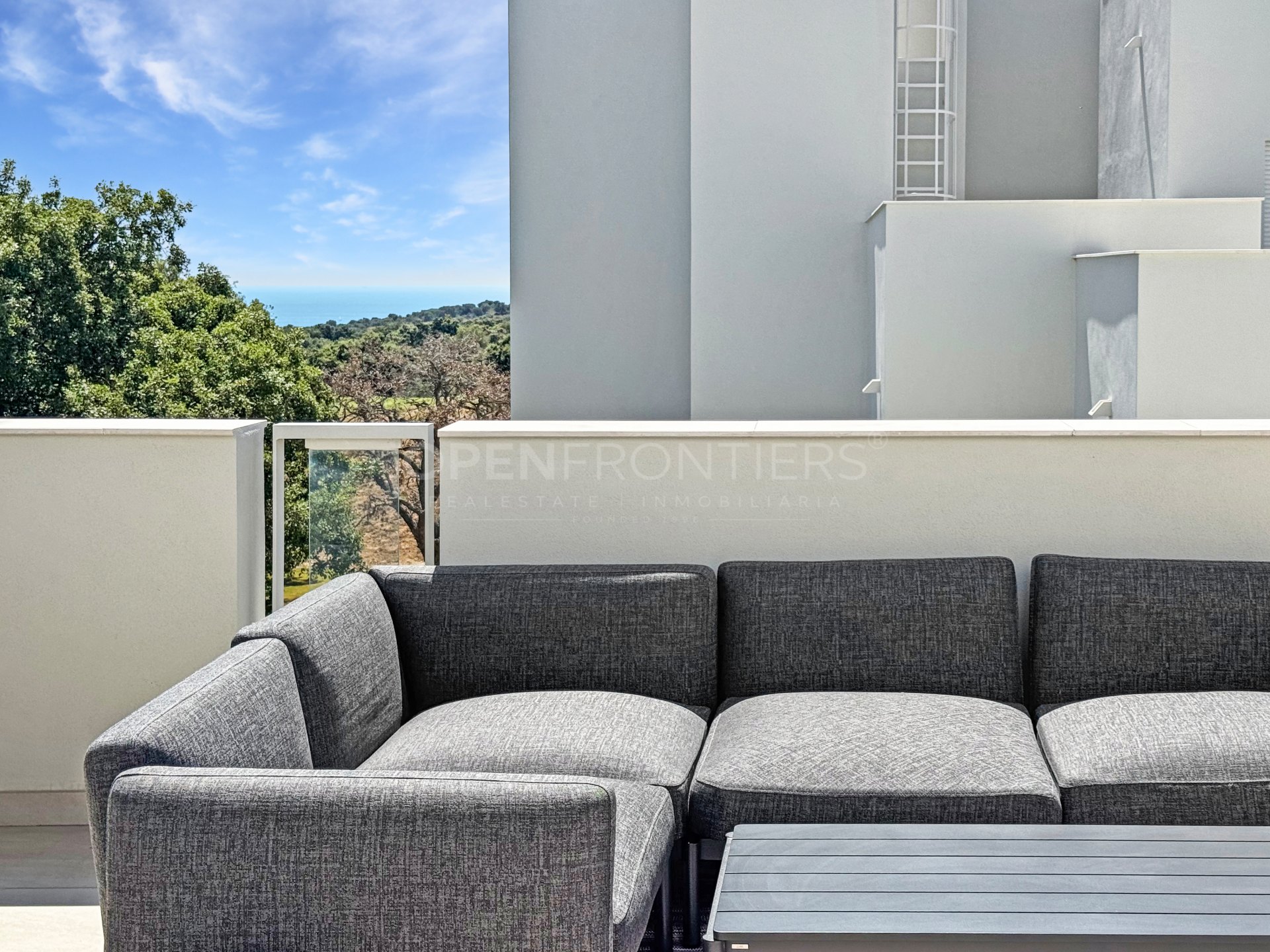 Duplex penthouse in Emerald Greens, San Roque Club | Sea & Golf Views