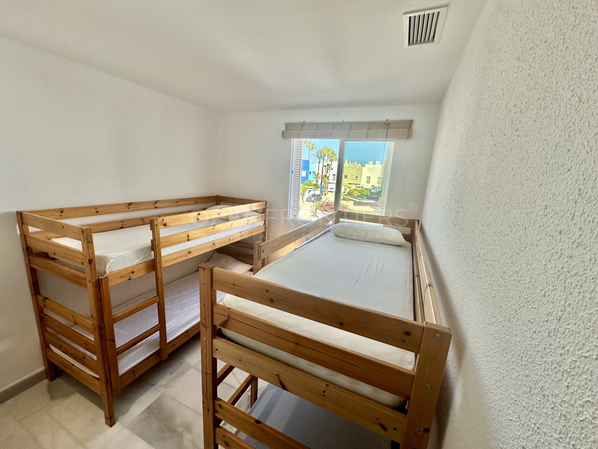 LACASITOS Sotogrande – Casa Reformada en la playa en Reyes y Reinas