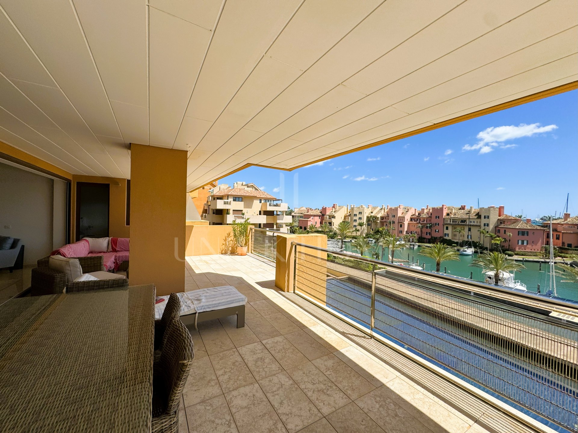 Exceptional 4-bedroom apartment with sea views in Ribera del Marlin, Sotogrande