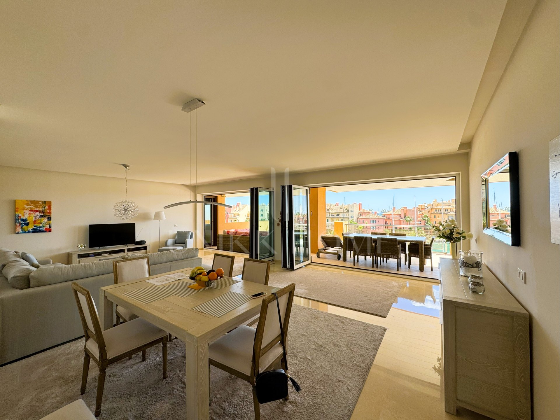 Exceptional 4-bedroom apartment with sea views in Ribera del Marlin, Sotogrande