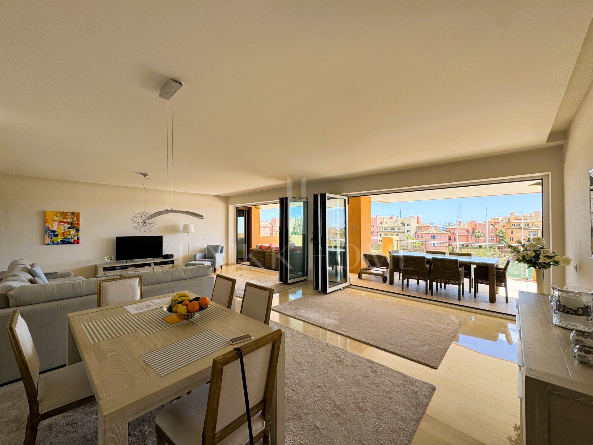 Exceptional 4-bedroom apartment with sea views in Ribera del Marlin, Sotogrande