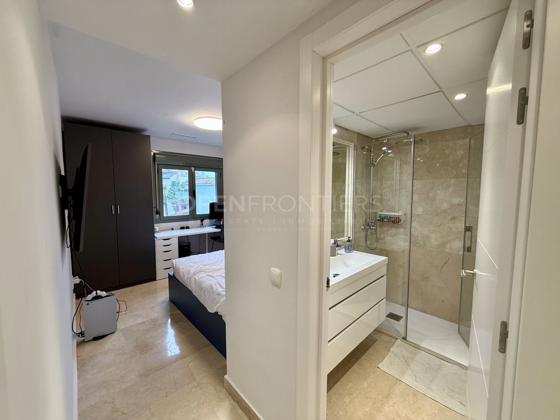 Modern Marina-Front Duplex Penthouse with Panoramic Views in Isla Tortuga, Sotogrande Port