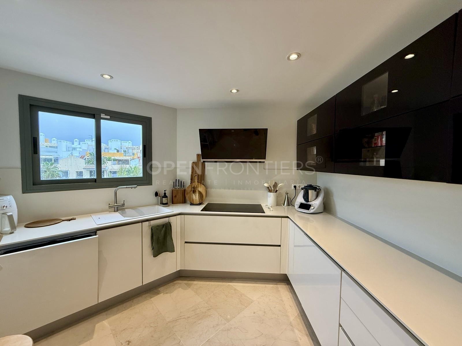 Modern Marina-Front Duplex Penthouse with Panoramic Views in Isla Tortuga, Sotogrande Port