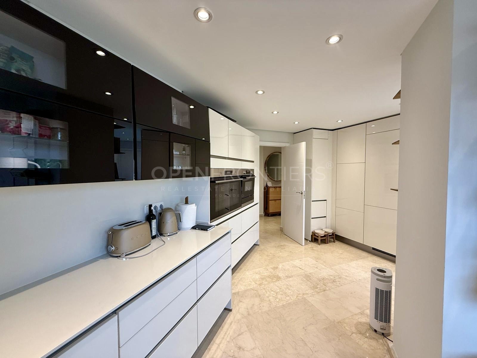 Modern Marina-Front Duplex Penthouse with Panoramic Views in Isla Tortuga, Sotogrande Port