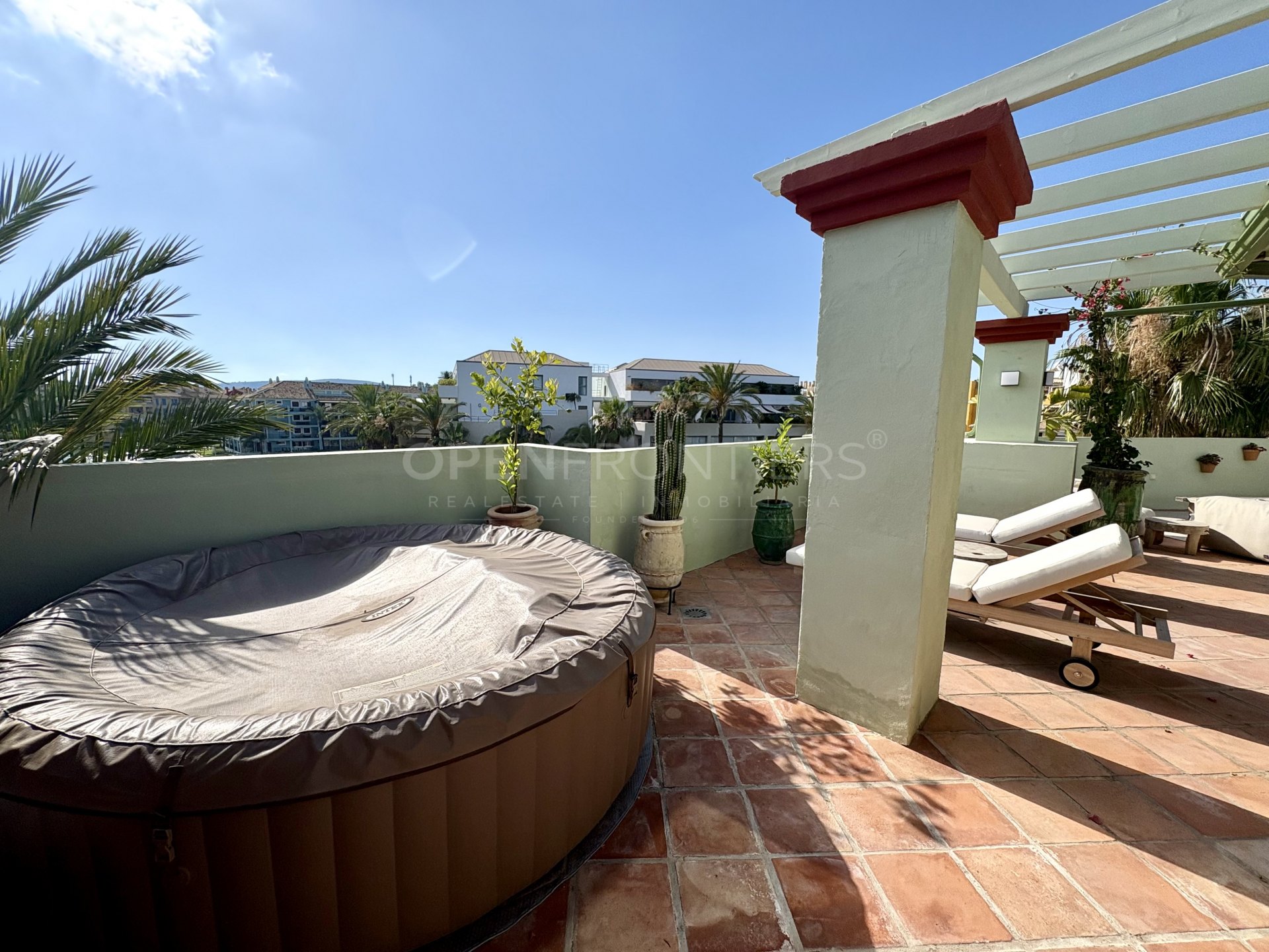 Penthouse en duplex moderne et spacieux avec vue panoramique sur Isla Tortuga, Marina de Sotogrande