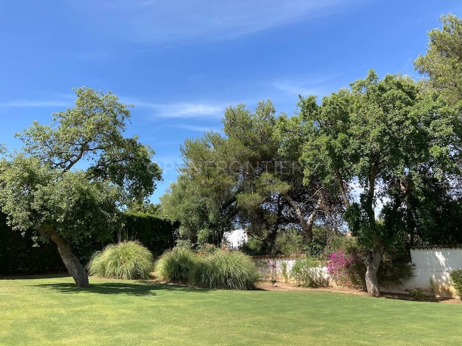 First Line Golf Villa for Sale in Sotogrande – Overlooking Valderrama