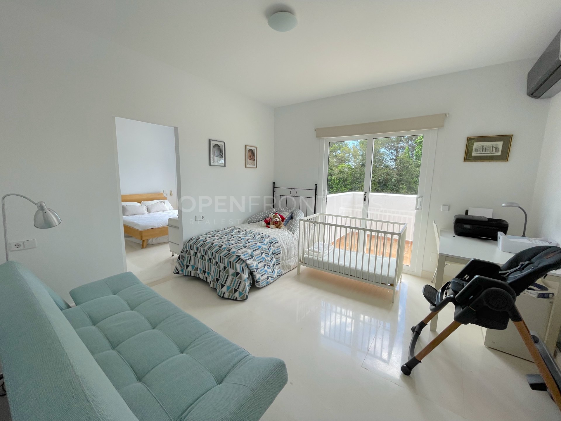 First Line Golf Villa for Sale in Sotogrande – Overlooking Valderrama