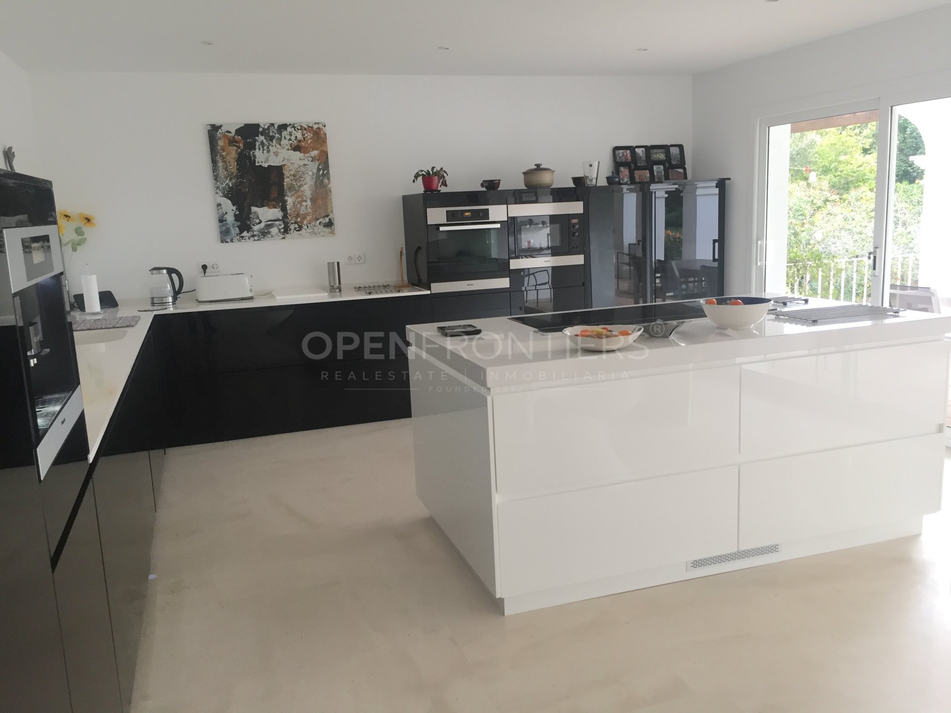 First Line Golf Villa for Sale in Sotogrande – Overlooking Valderrama