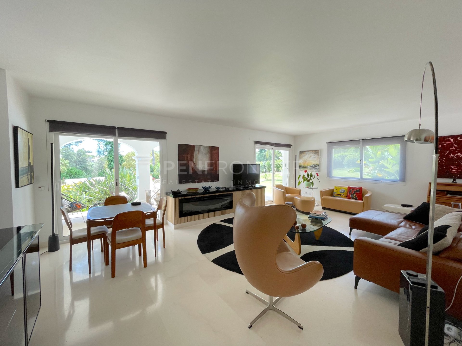 First Line Golf Villa for Sale in Sotogrande – Overlooking Valderrama