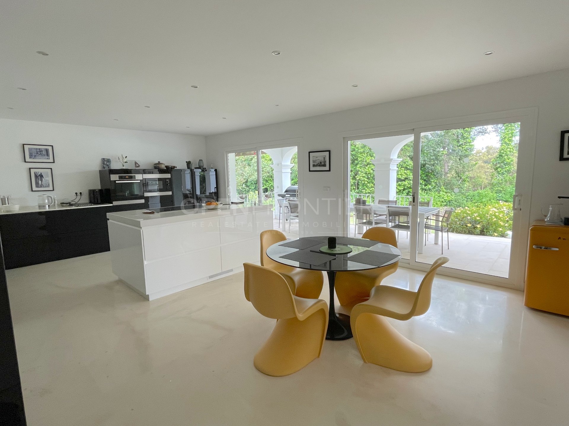 First Line Golf Villa for Sale in Sotogrande – Overlooking Valderrama