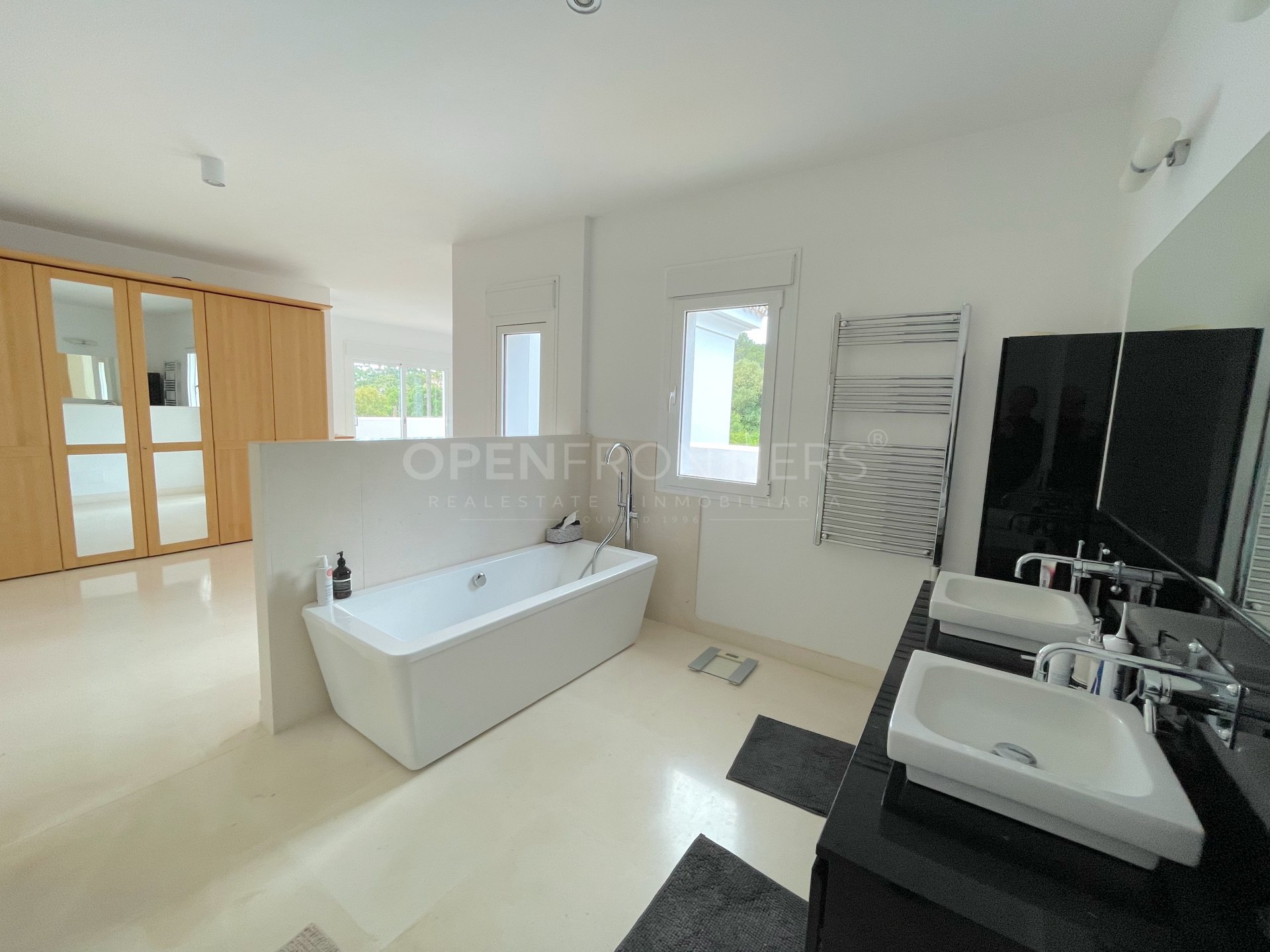 First Line Golf Villa for Sale in Sotogrande – Overlooking Valderrama
