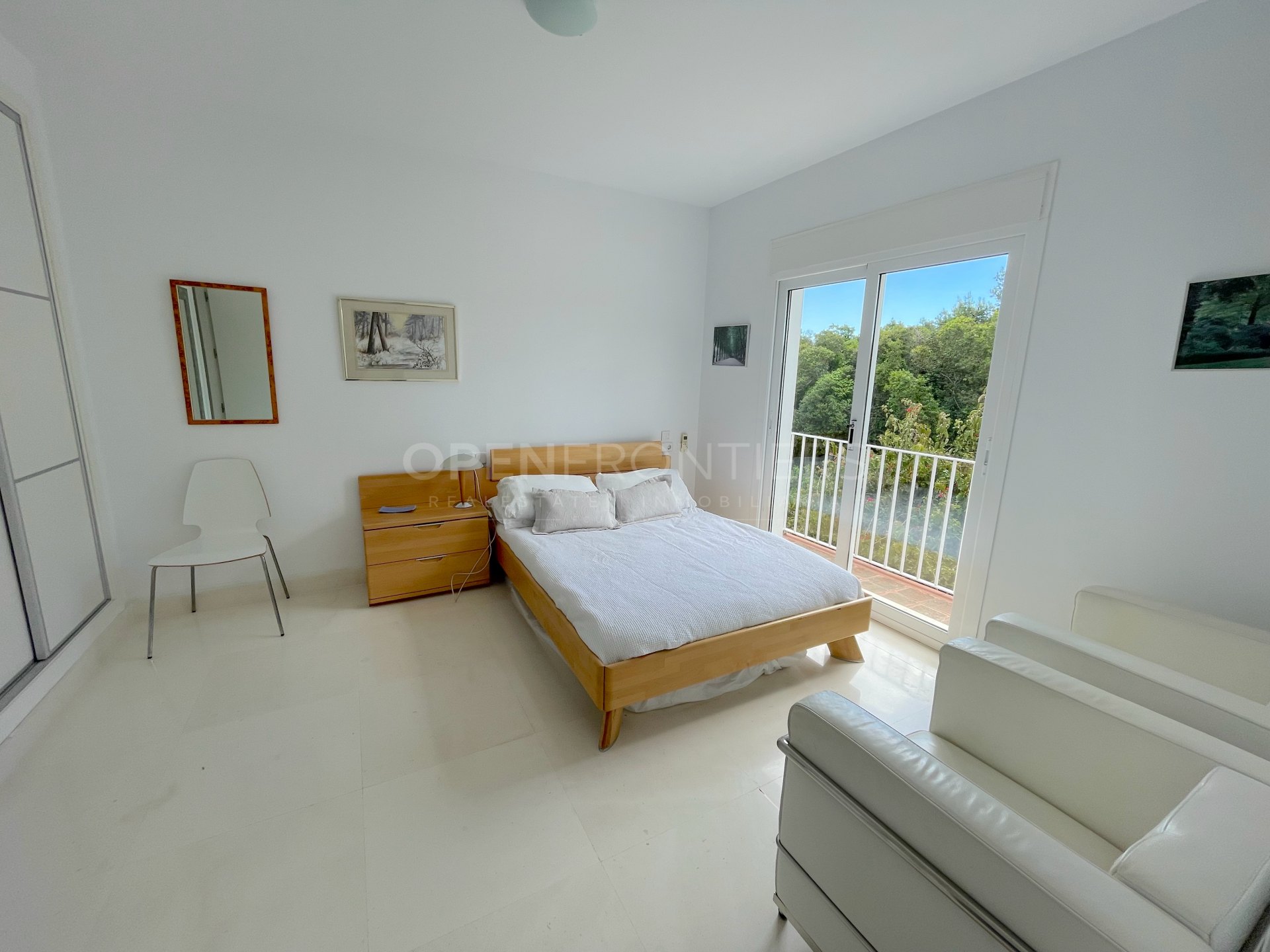 First Line Golf Villa for Sale in Sotogrande – Overlooking Valderrama