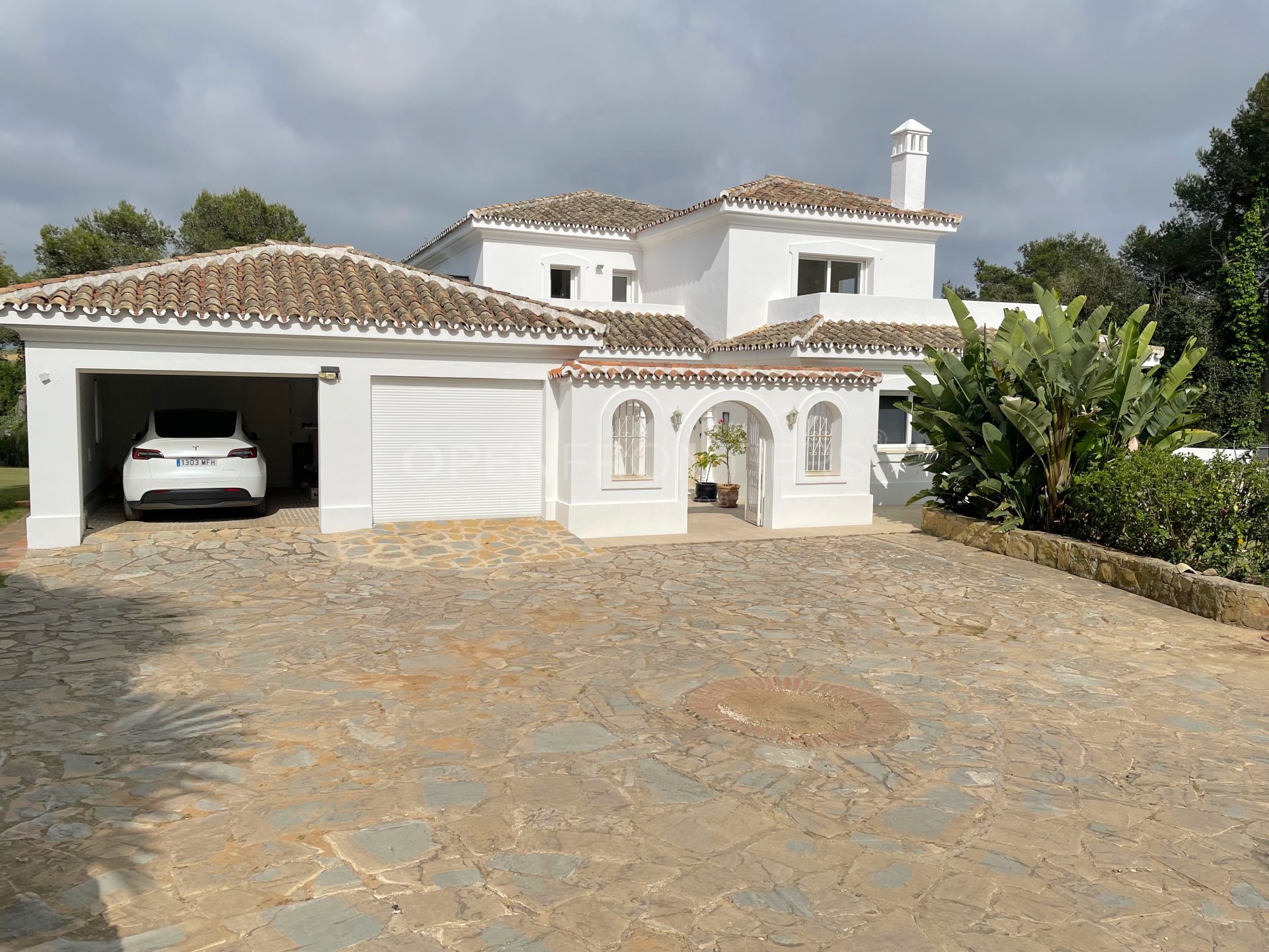 First Line Golf Villa for Sale in Sotogrande – Overlooking Valderrama