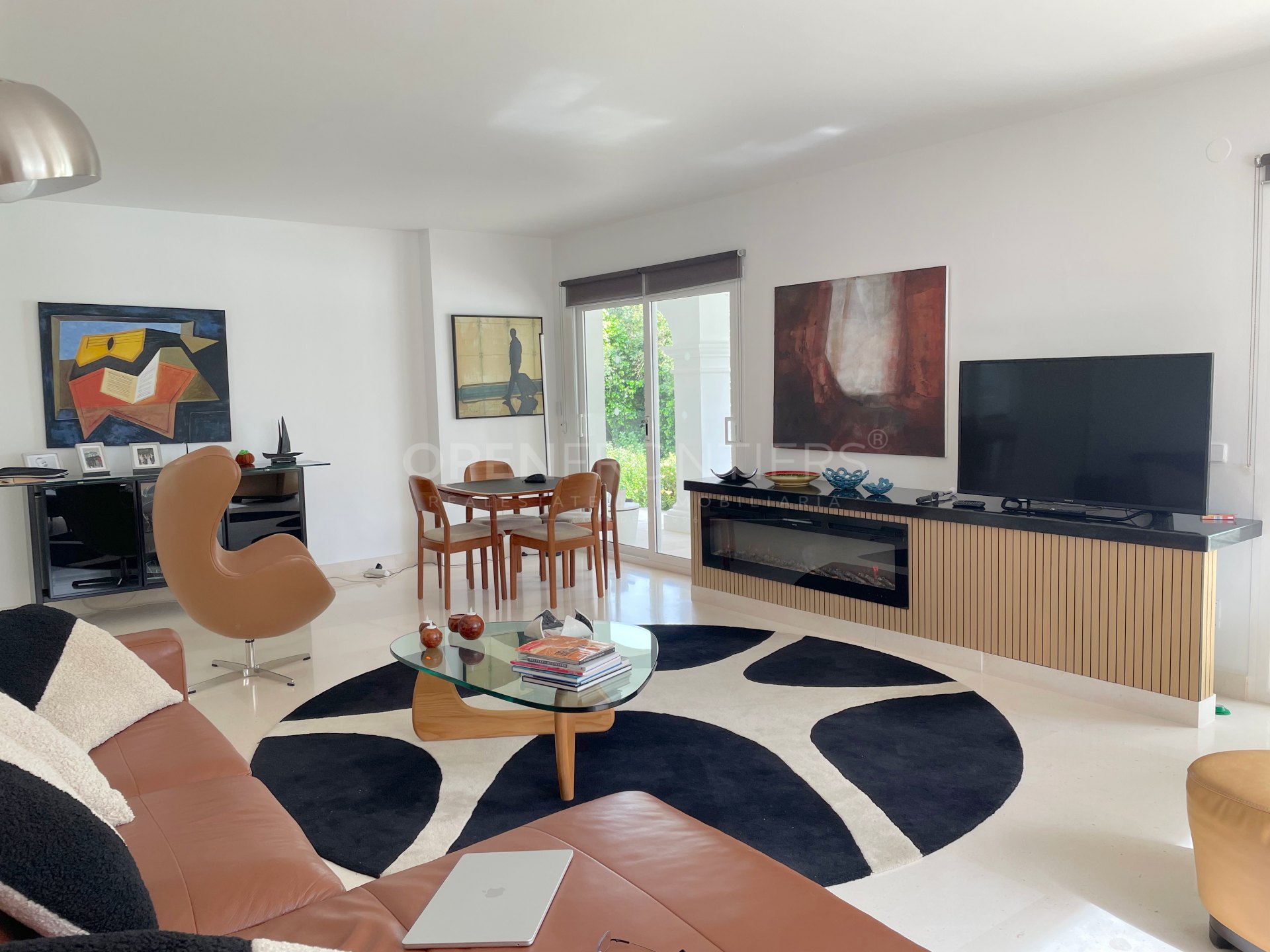 First Line Golf Villa for Sale in Sotogrande – Overlooking Valderrama