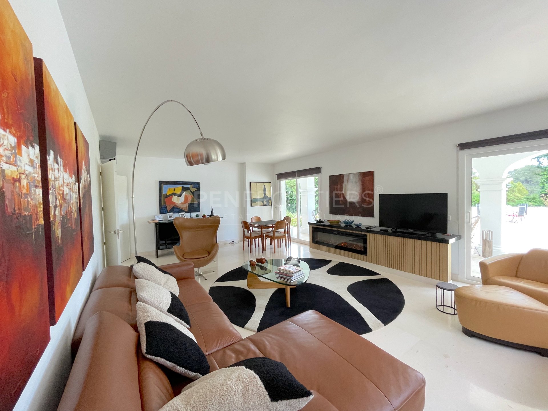 First Line Golf Villa for Sale in Sotogrande – Overlooking Valderrama