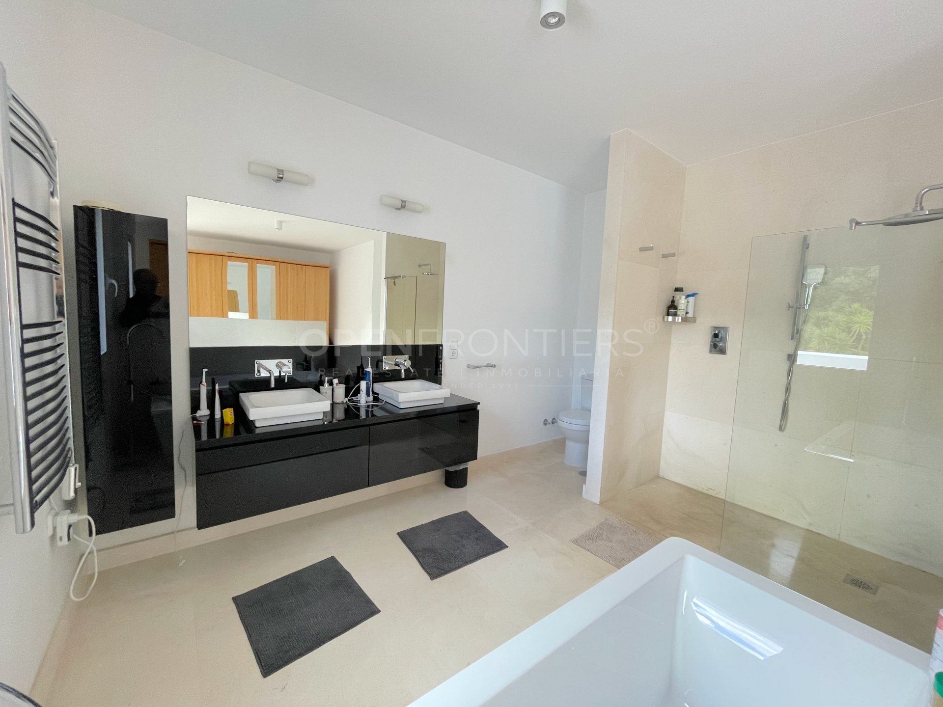 First Line Golf Villa for Sale in Sotogrande – Overlooking Valderrama
