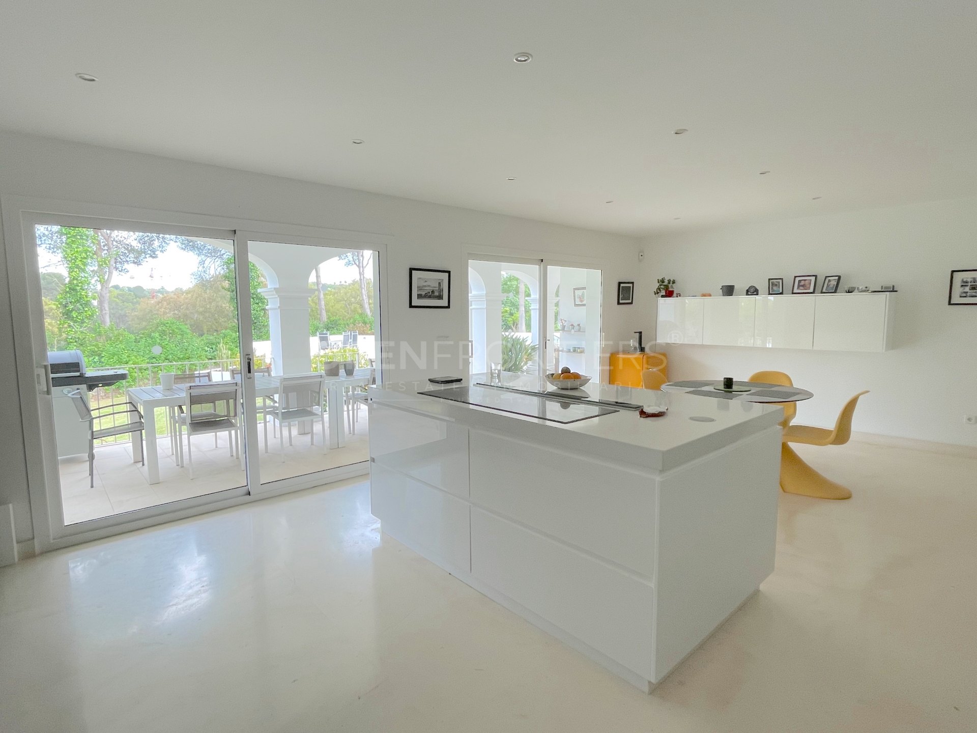 First Line Golf Villa for Sale in Sotogrande – Overlooking Valderrama