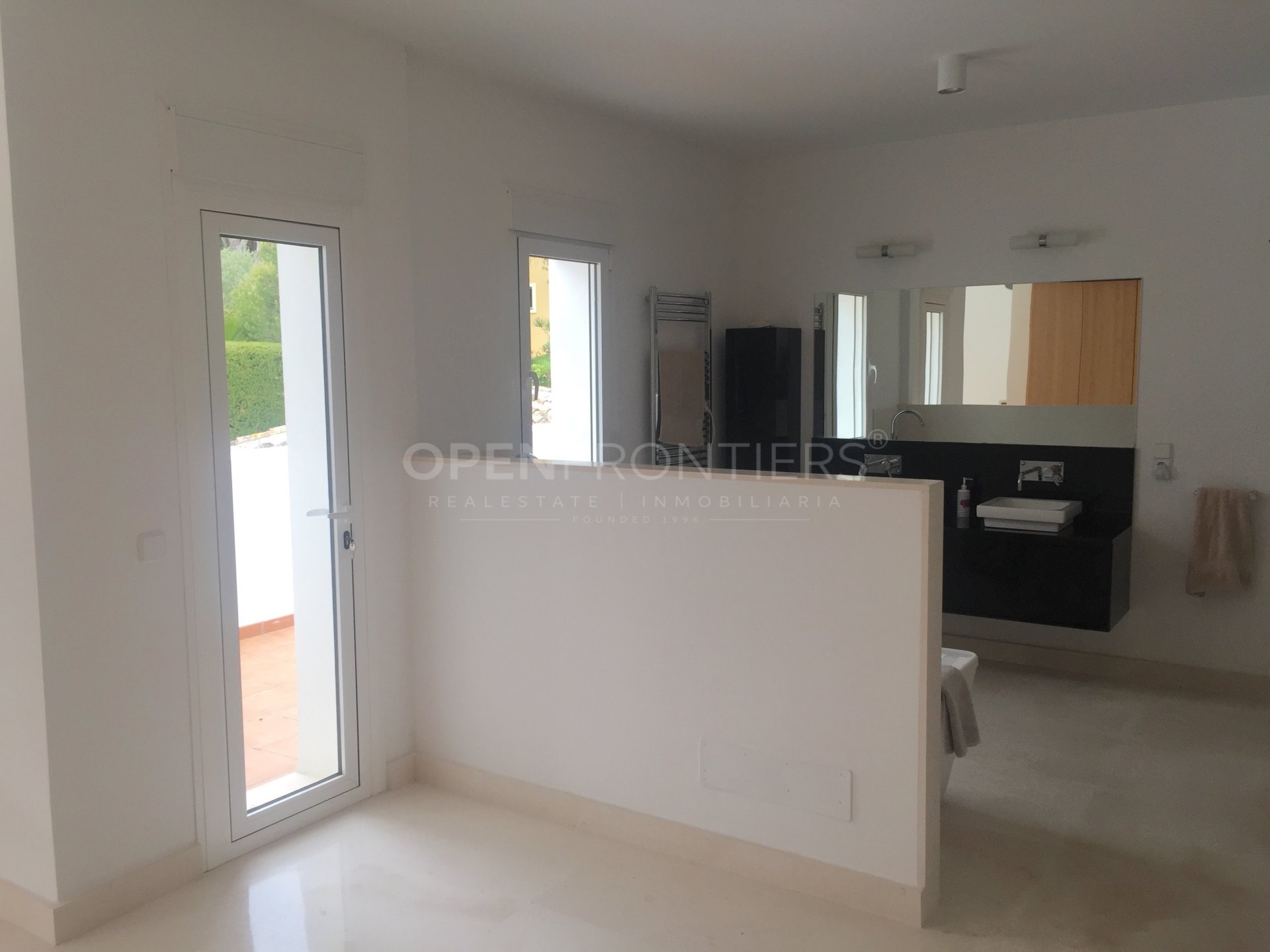 First Line Golf Villa for Sale in Sotogrande – Overlooking Valderrama