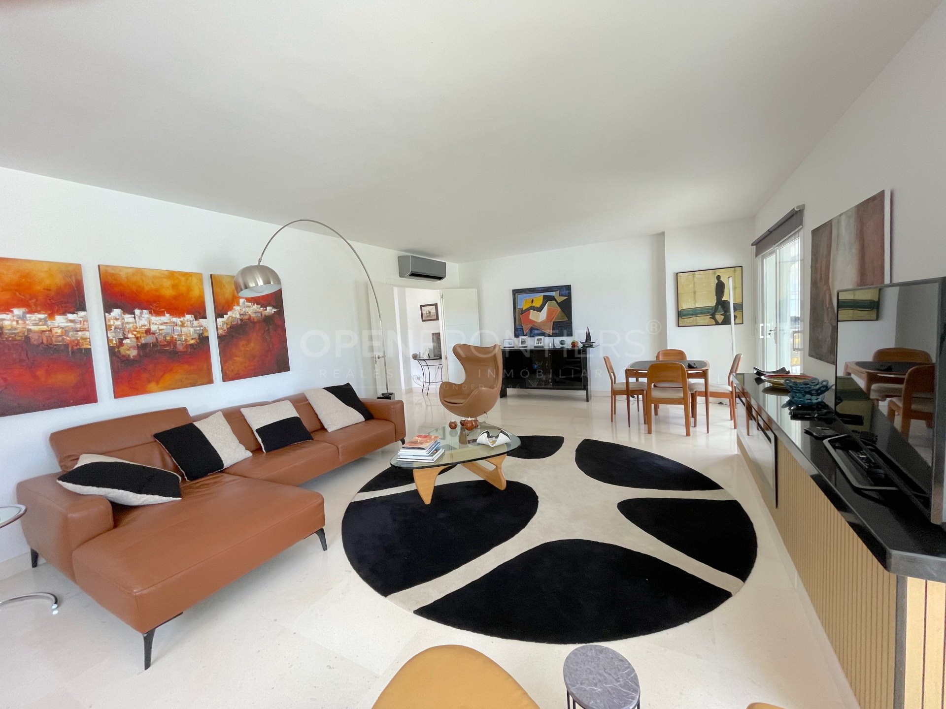 First Line Golf Villa for Sale in Sotogrande – Overlooking Valderrama