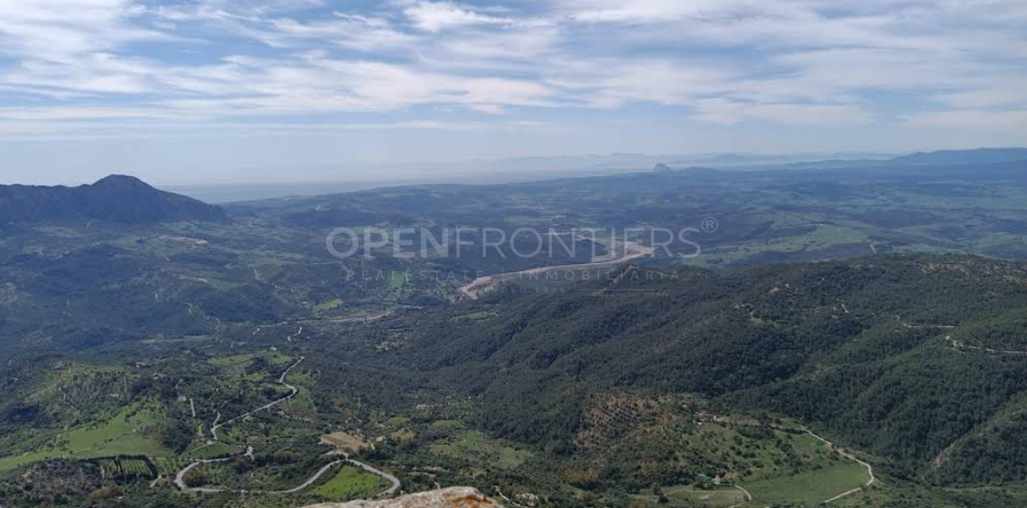 Parcela de Finca Única con Fachada Fluvial y Potencial de Desarrollo en Jimena de La Frontera