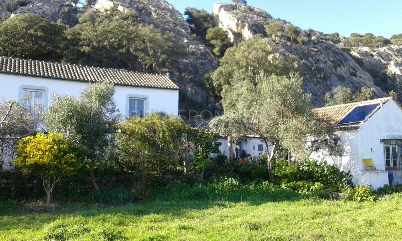 Parcela de Finca Única con Fachada Fluvial y Potencial de Desarrollo en Jimena de La Frontera