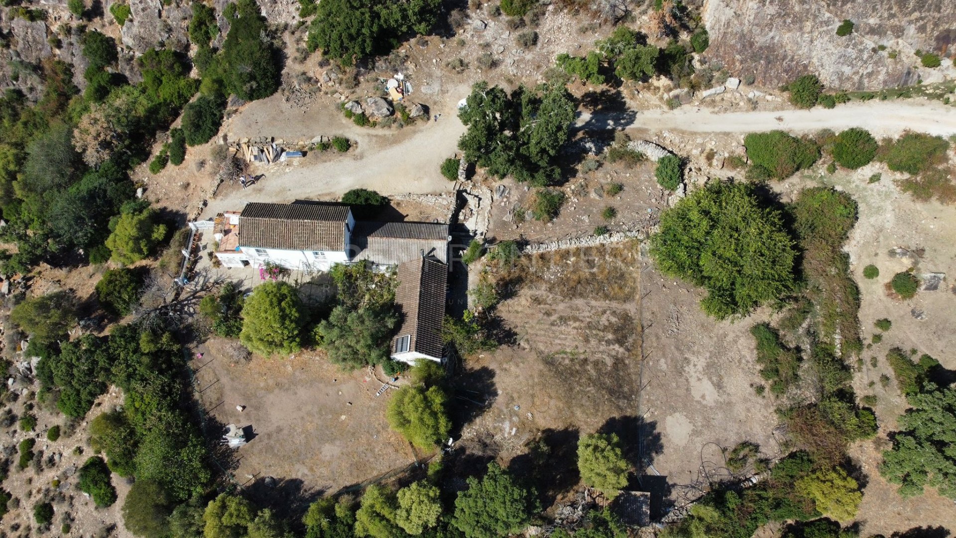 Parcela de Finca Única con Fachada Fluvial y Potencial de Desarrollo en Jimena de La Frontera