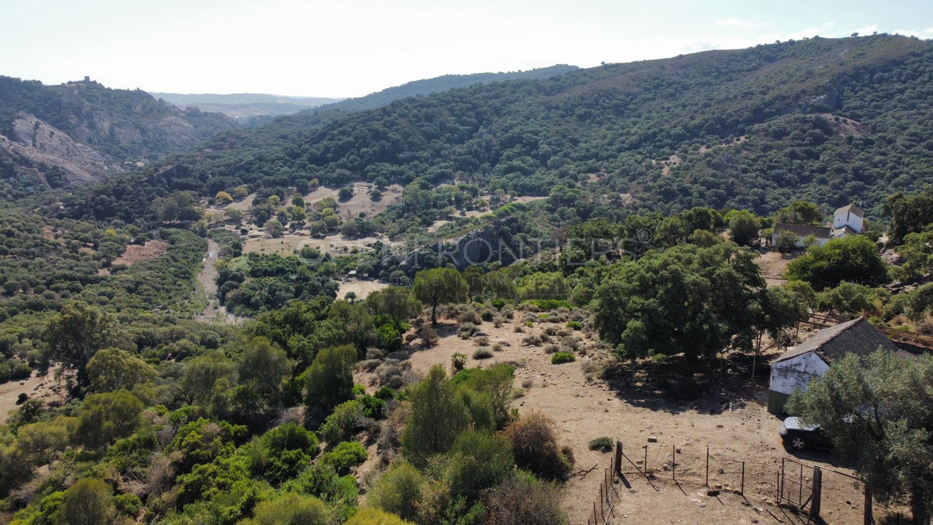 Parcela de Finca Única con Fachada Fluvial y Potencial de Desarrollo en Jimena de La Frontera