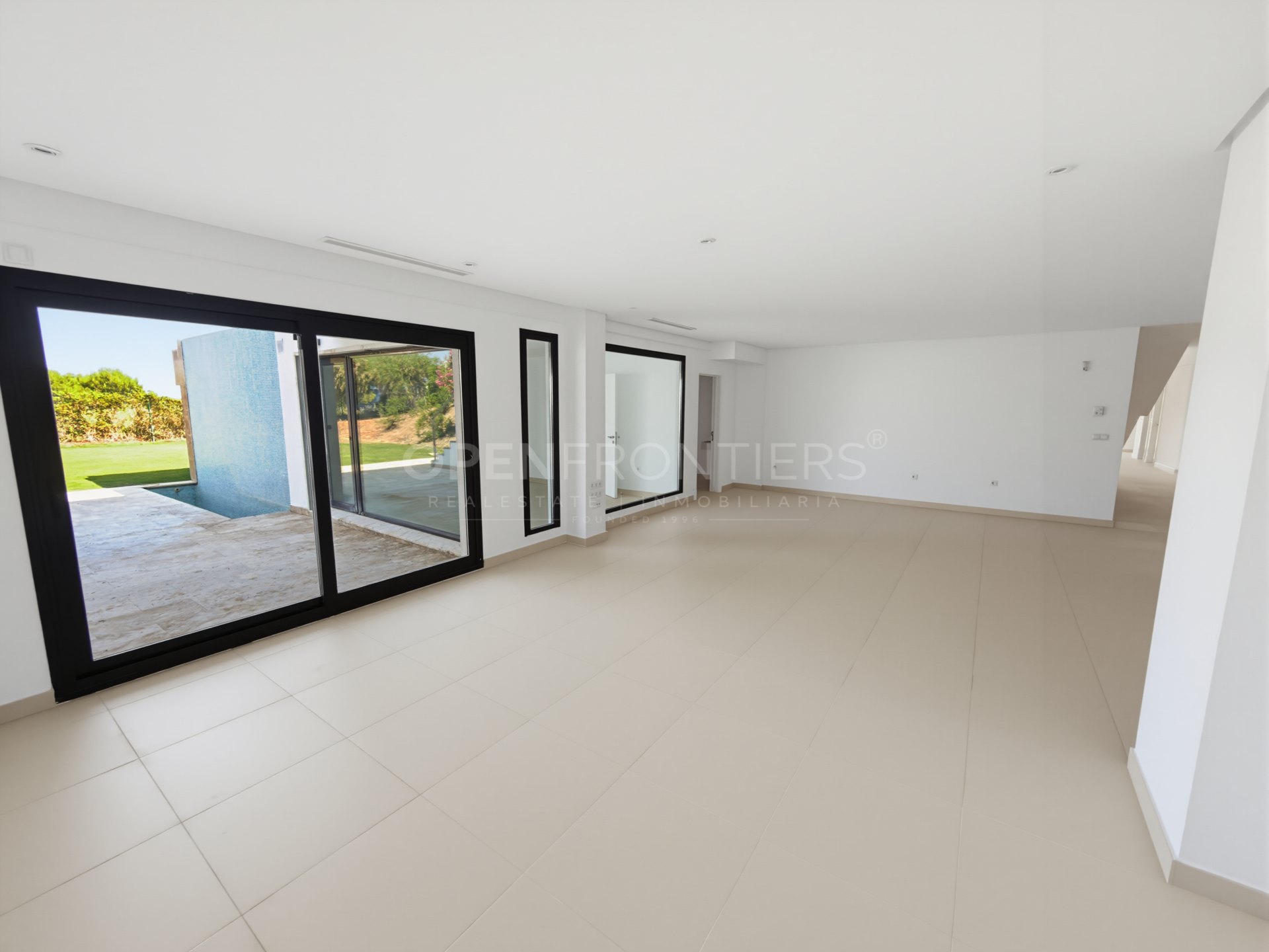 Villa Magnolia: Luxury Villa for Sale in La Reserva, Sotogrande