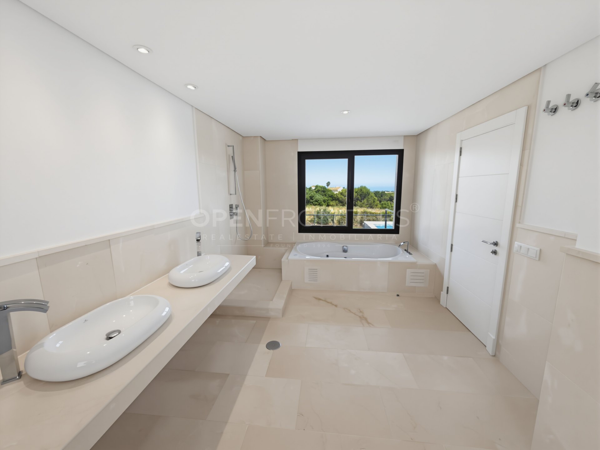 Villa Magnolia: Luxury Villa for Sale in La Reserva, Sotogrande