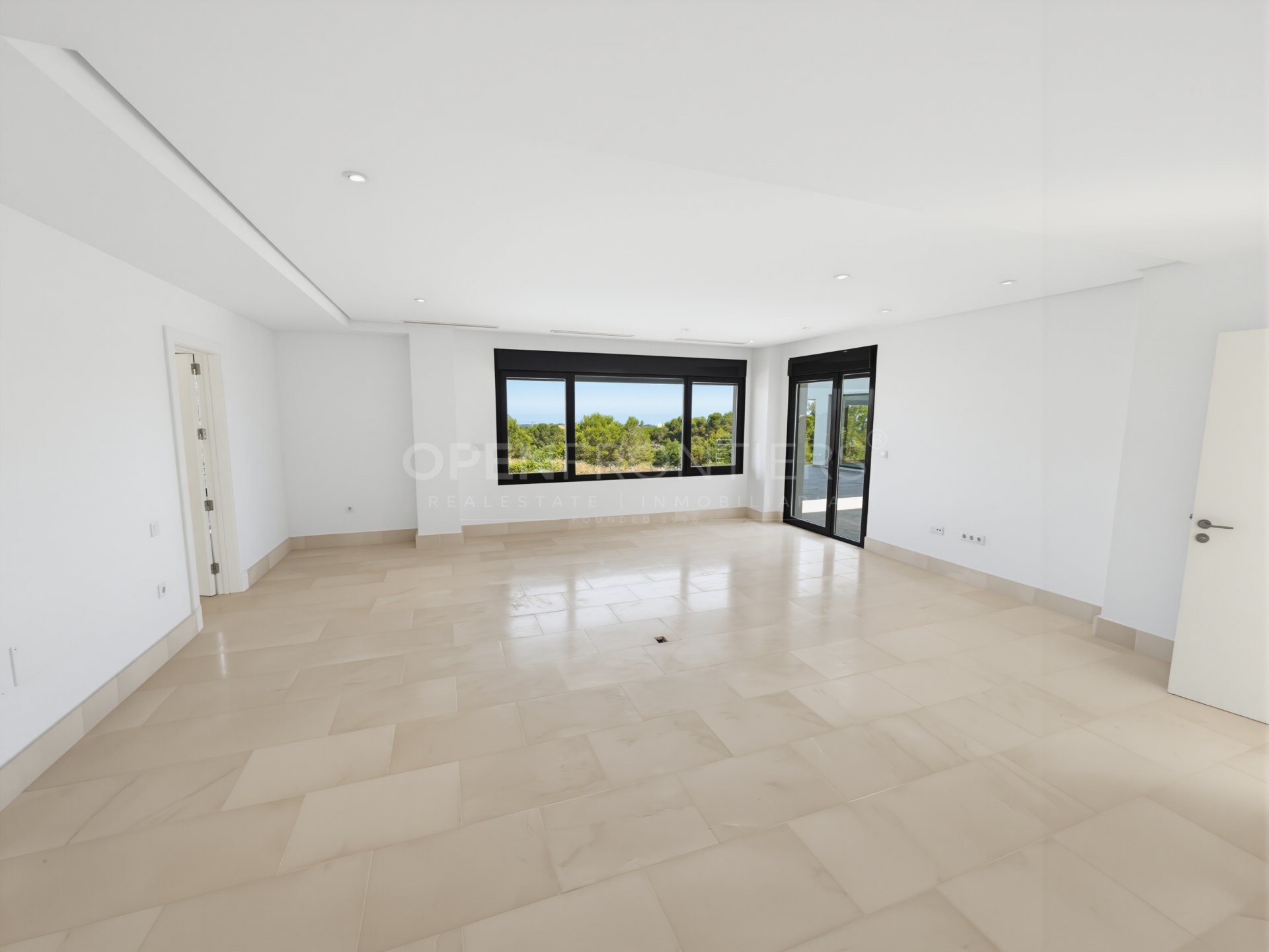 Villa Magnolia: Luxury Villa for Sale in La Reserva, Sotogrande