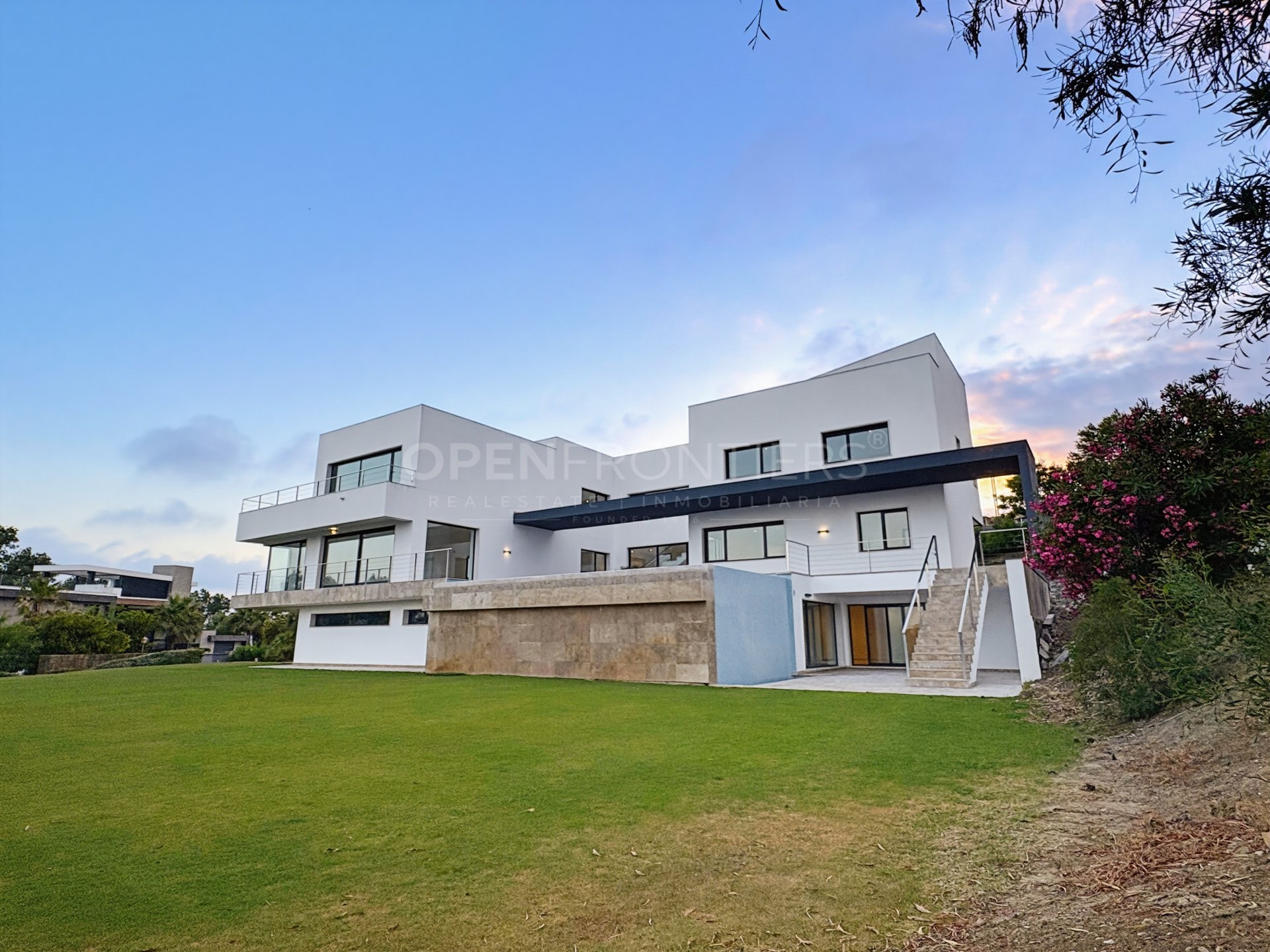 Villa Magnolia: Luxury Villa for Sale in La Reserva, Sotogrande