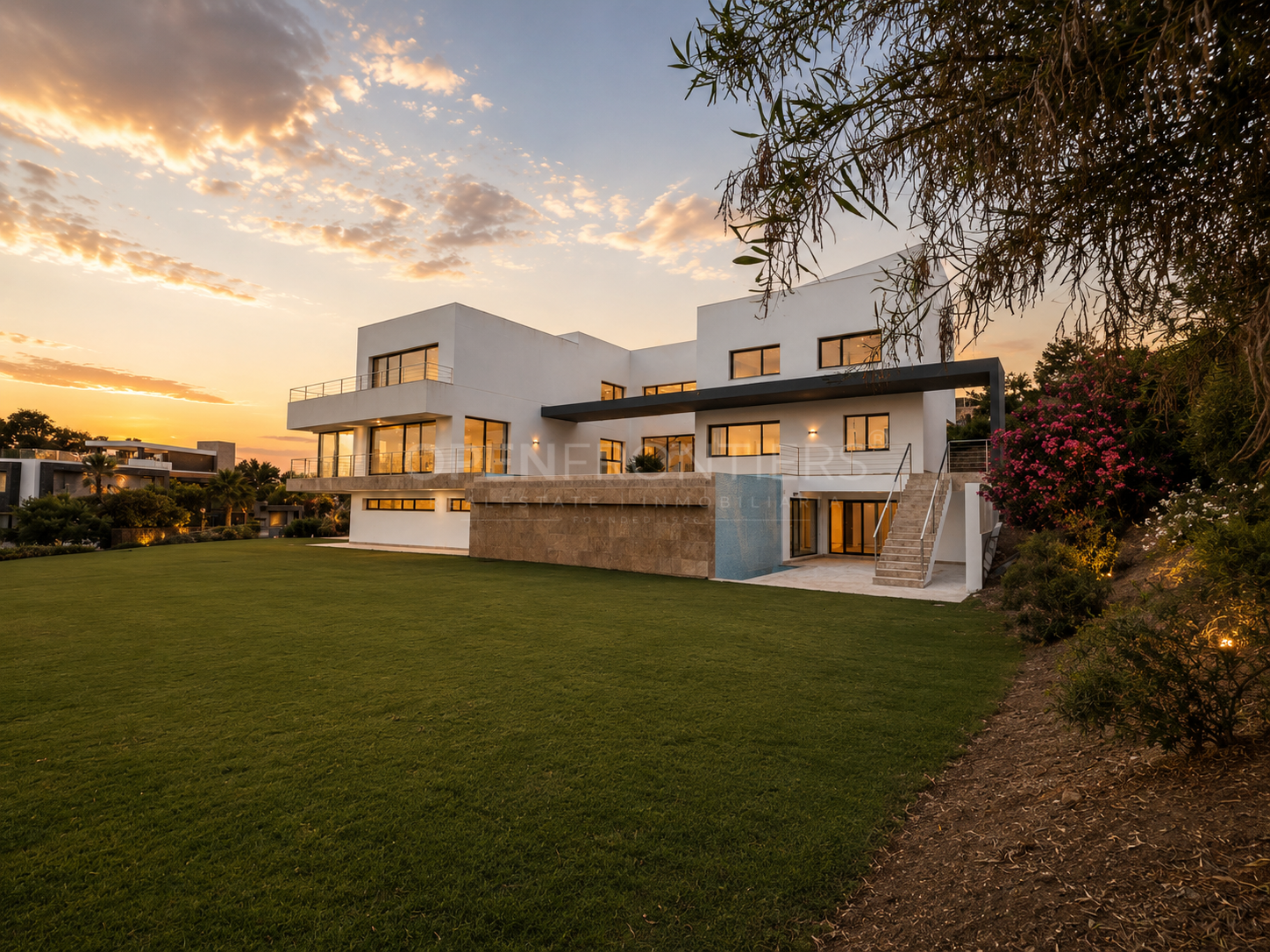 Villa Magnolia: Luxury Villa for Sale in La Reserva, Sotogrande