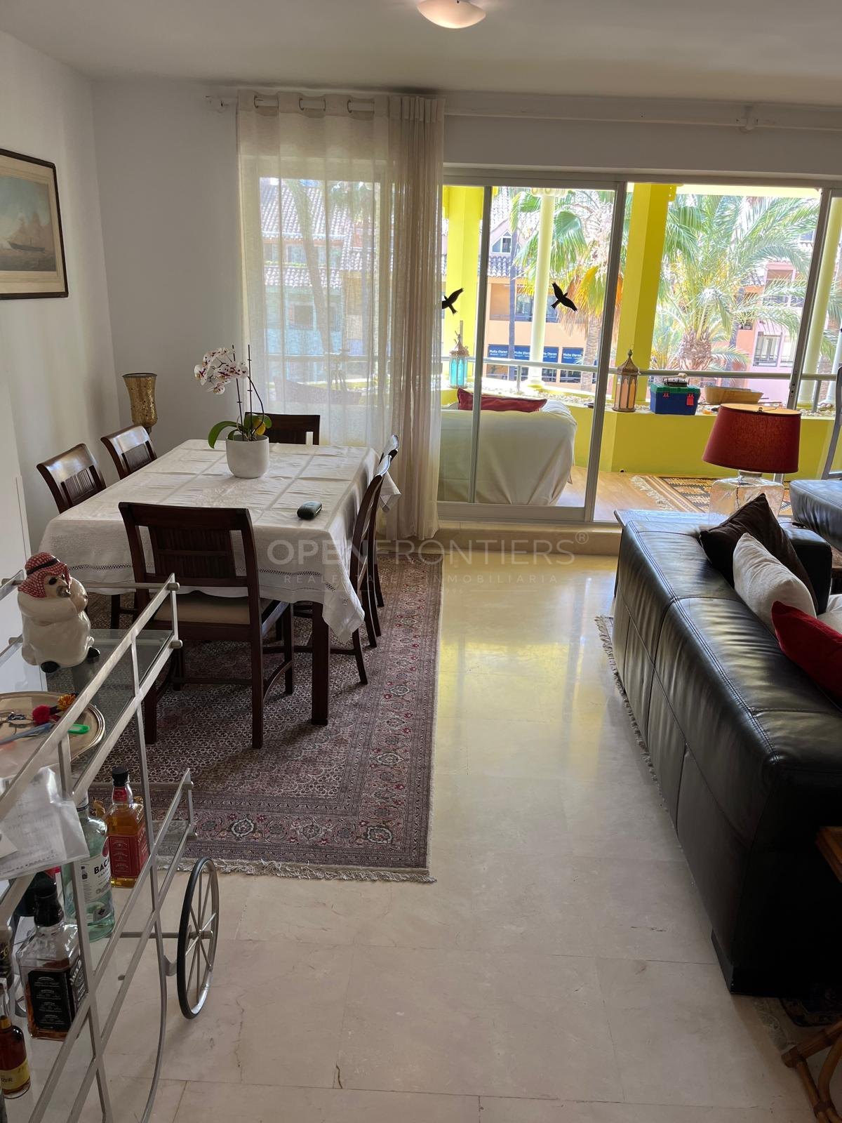Stijlvolle 2-slaapkamer appartement met uitzicht op Marina in Sotogrande Puerto Deportivo