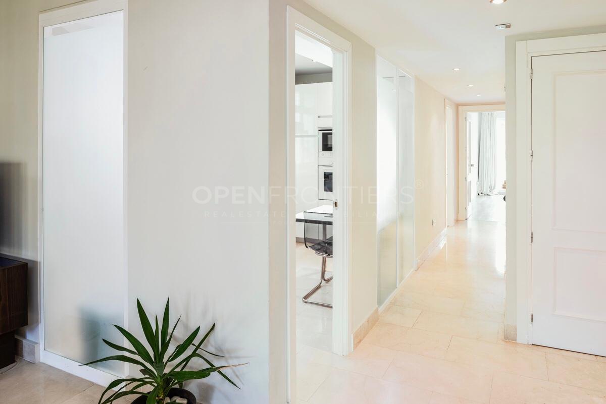 Stijlvolle 2-slaapkamer appartement met uitzicht op Marina in Sotogrande Puerto Deportivo
