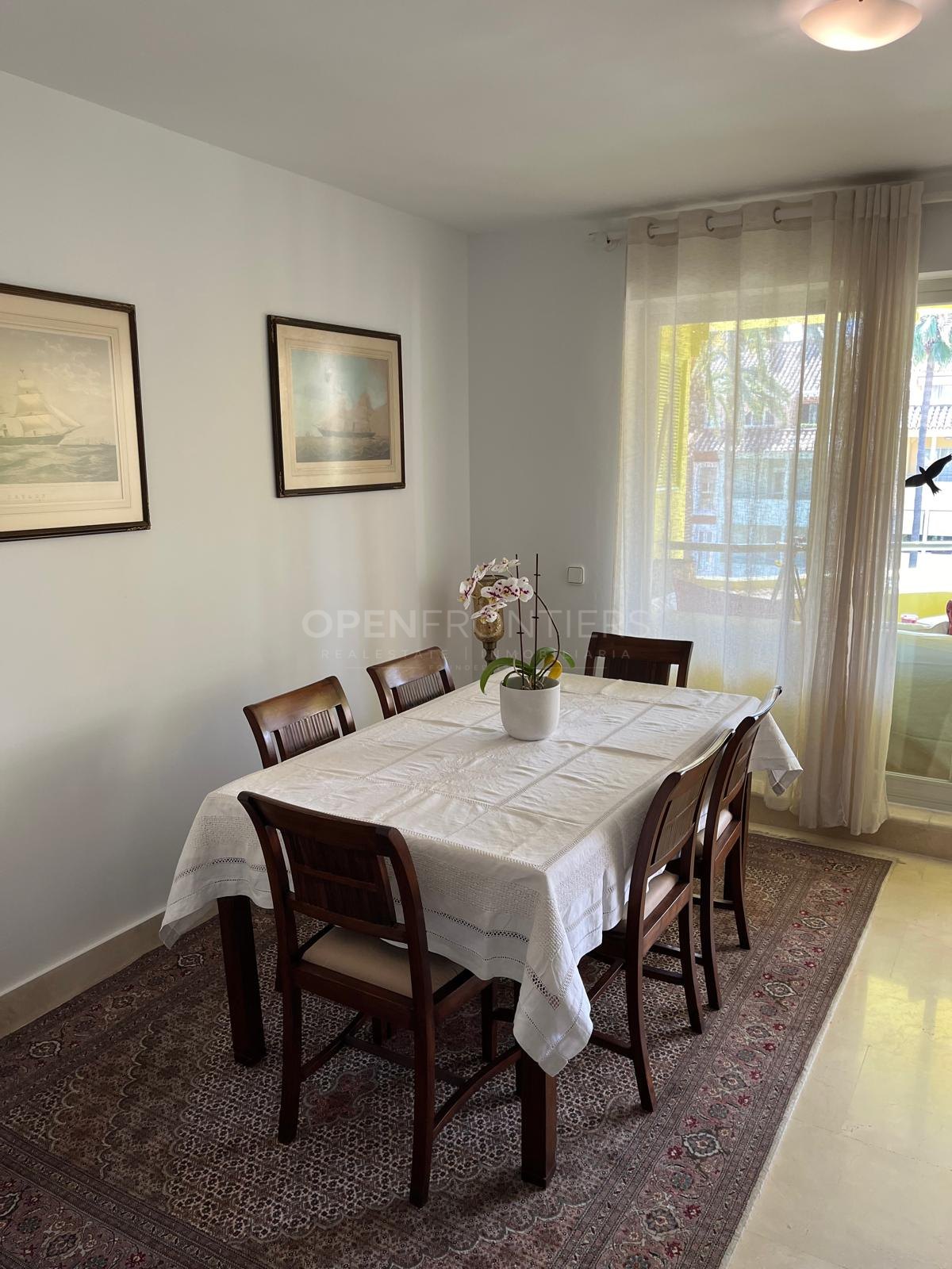 Stijlvolle 2-slaapkamer appartement met uitzicht op Marina in Sotogrande Puerto Deportivo