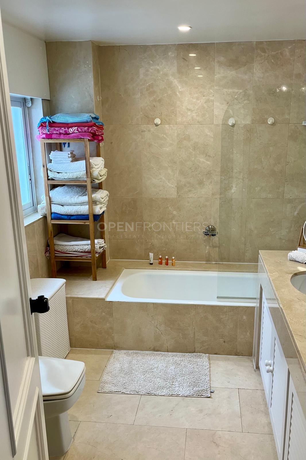 Stijlvolle 2-slaapkamer appartement met uitzicht op Marina in Sotogrande Puerto Deportivo