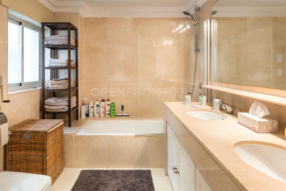 Stijlvolle 2-slaapkamer appartement met uitzicht op Marina in Sotogrande Puerto Deportivo
