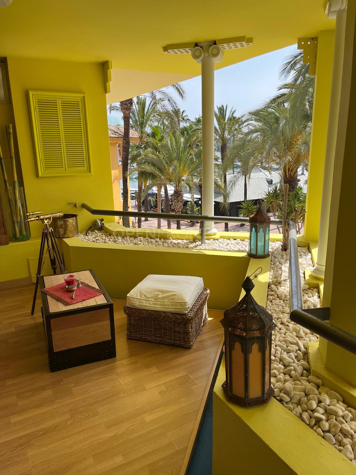 Stijlvolle 2-slaapkamer appartement met uitzicht op Marina in Sotogrande Puerto Deportivo