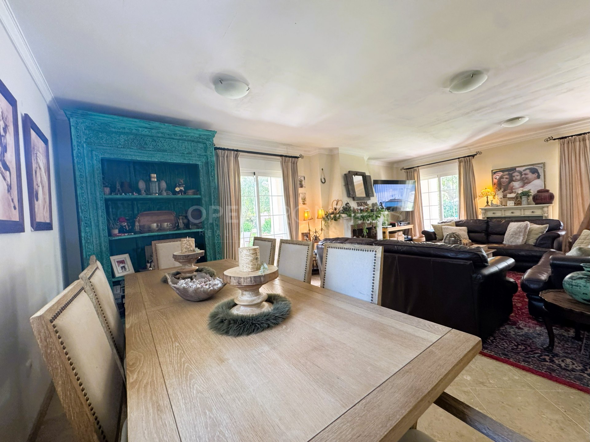 Elegante villa met 4 slaapkamers in San Roque Golf met panoramisch uitzicht