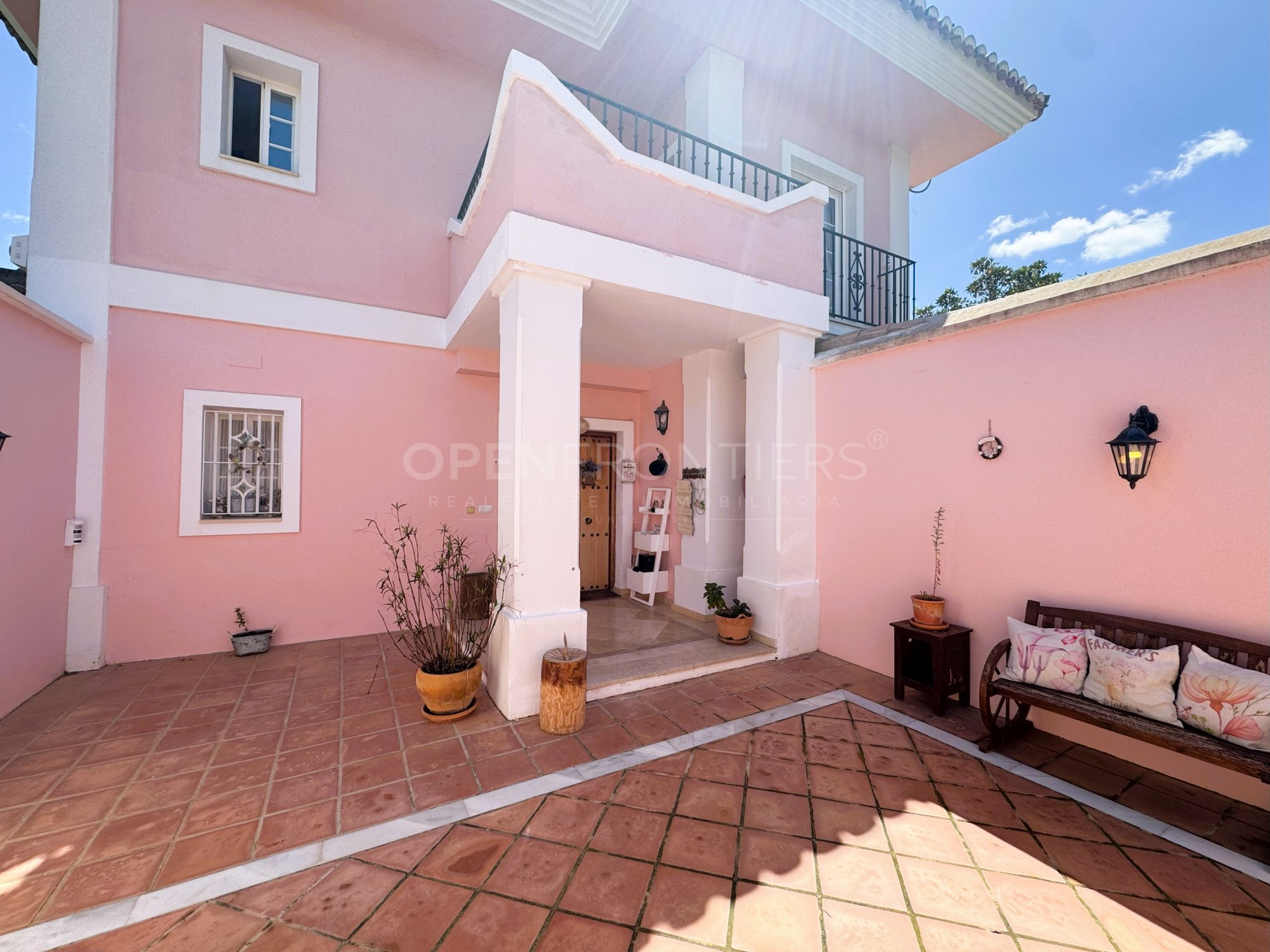 Elegante villa met 4 slaapkamers in San Roque Golf met panoramisch uitzicht