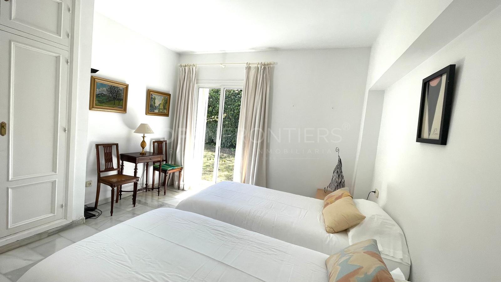 Charmante westgerichte villa in Zona C, Sotogrande Alto